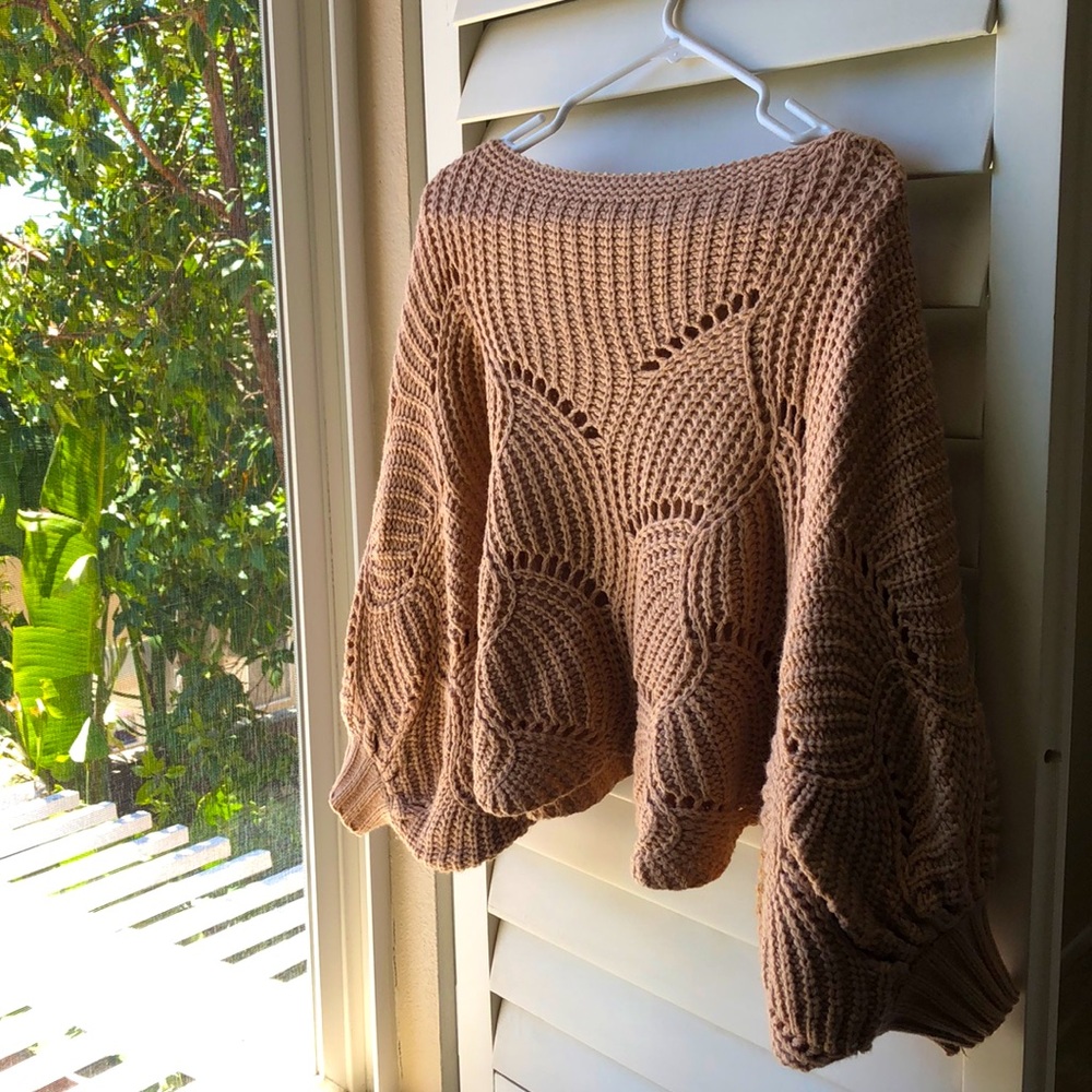 Bell sleeve sweater top, light mauve, size xs